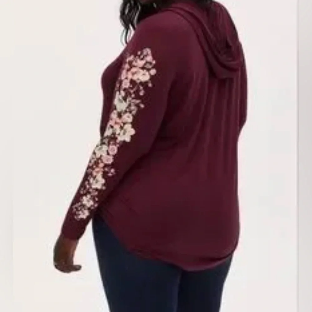 Women's V-Neck Floral Sleeve Top - Burgundy - Picture 4 of 6